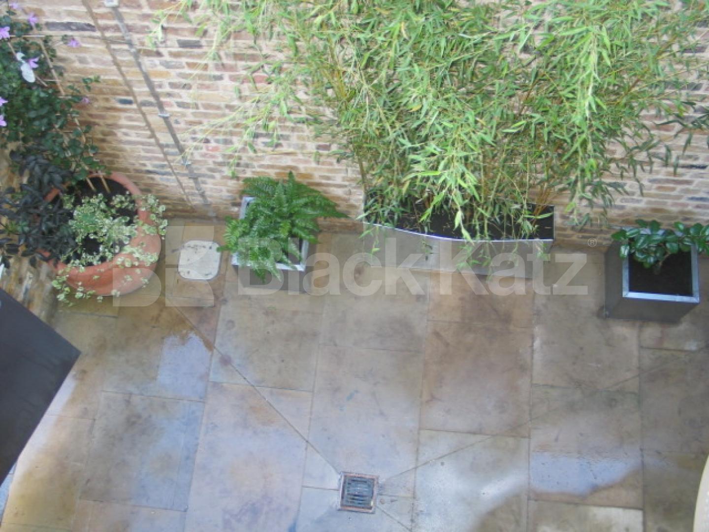 			New Instruction, 2 Bedroom, 1 bath, 1 reception Flat			 Albion Walk, KINGS CROSS